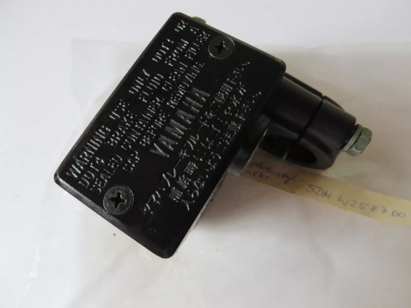 Yamaha Hauptbremszylinder FZ1 FZS1000 FJR1300 XJR1300 TDM900 BT1100 Bulldog FZS600 5DM-W2587-00 5DM-W2587-00 Original Ersatzt
